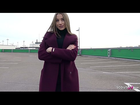 ❤️ GERMAN SCOUT SE YON RÈV TOUCH STEELE, PARKING TELLTALE AK SEXY POU LAJAN ❤❌ Bèl pònografi nan nou